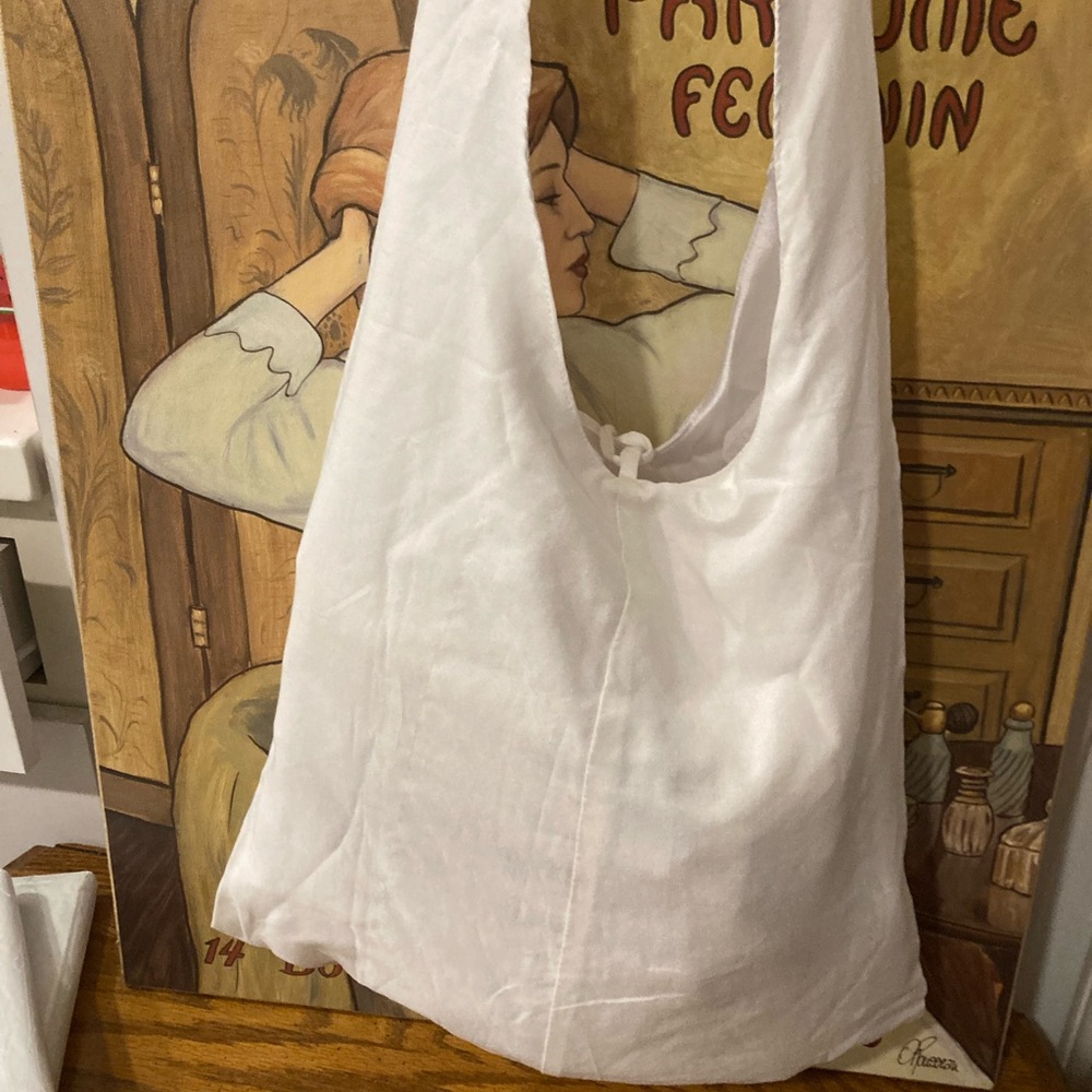 Hobo Tote Bag White with Embroidery and Beading in Champagne/Tan - Picture 4 of 5